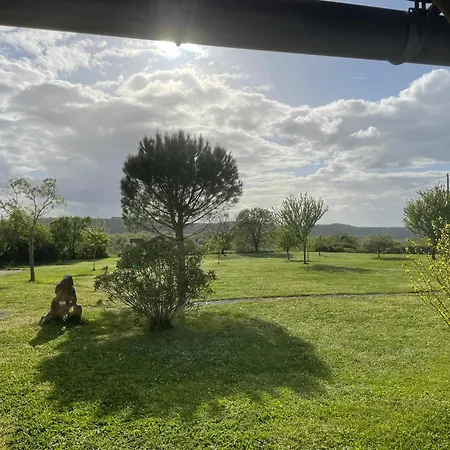 Roulotte Au Domaine Du Bouygues Casa rural *